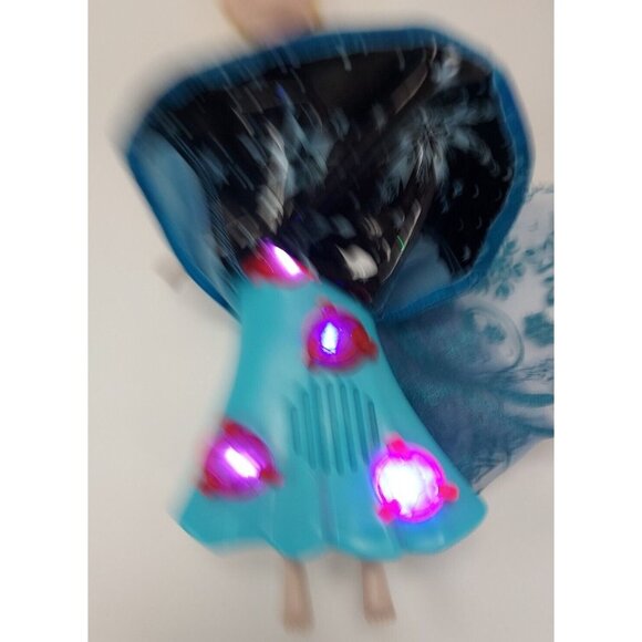 Elsa- Singing & Light-up Doll From Disney's Frozen © 2016 - Picture 4 of 5